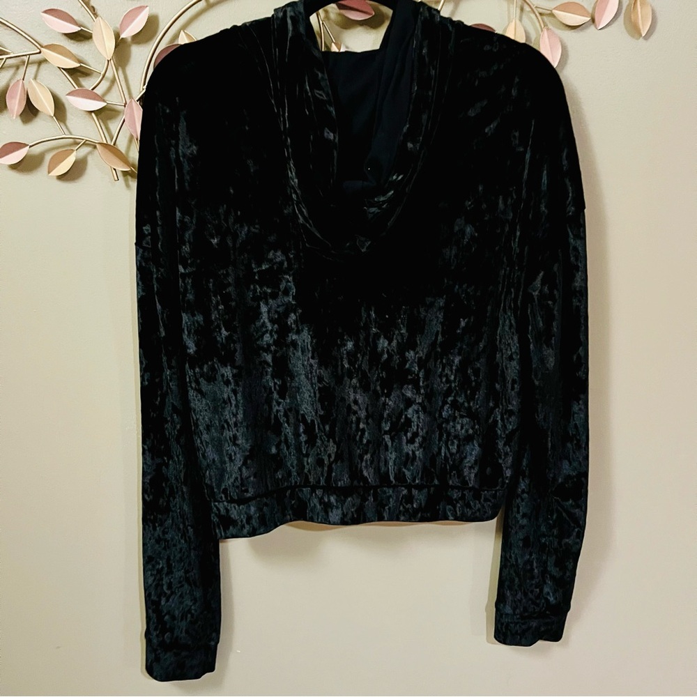 Fabletics crushed velvet cropped zip up hoodie size L - Picture 4 of 5